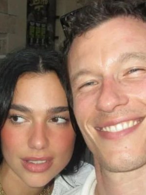Los detalles del exclusivo look que lució Dua Lipa en su boda con Callum Turner
