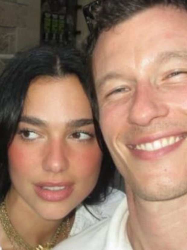 Las 5 cosas que no sabías de Callum Turner, el actor británico que se casó con Dua Lipa