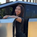 Naya Fácil comparte video manejando su auto de lujo a exceso de velocidad