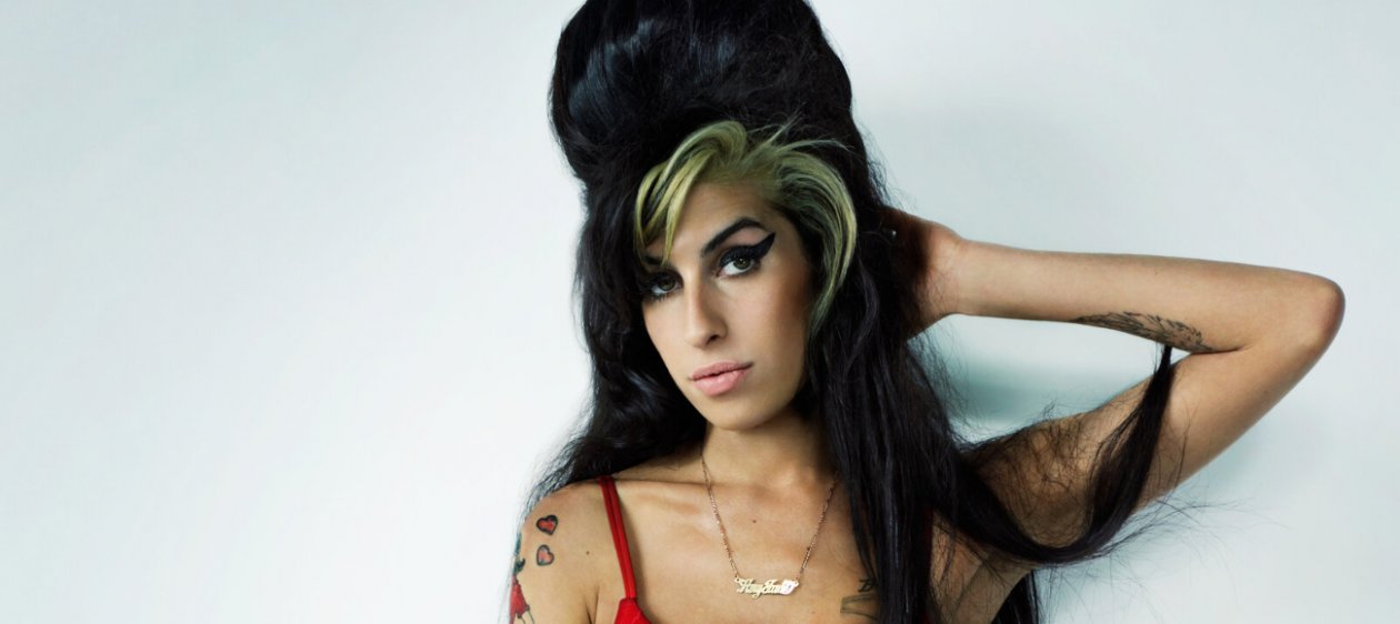 Justicia británica condena al padre de Amy Winehouse tras perder demanda por subastas