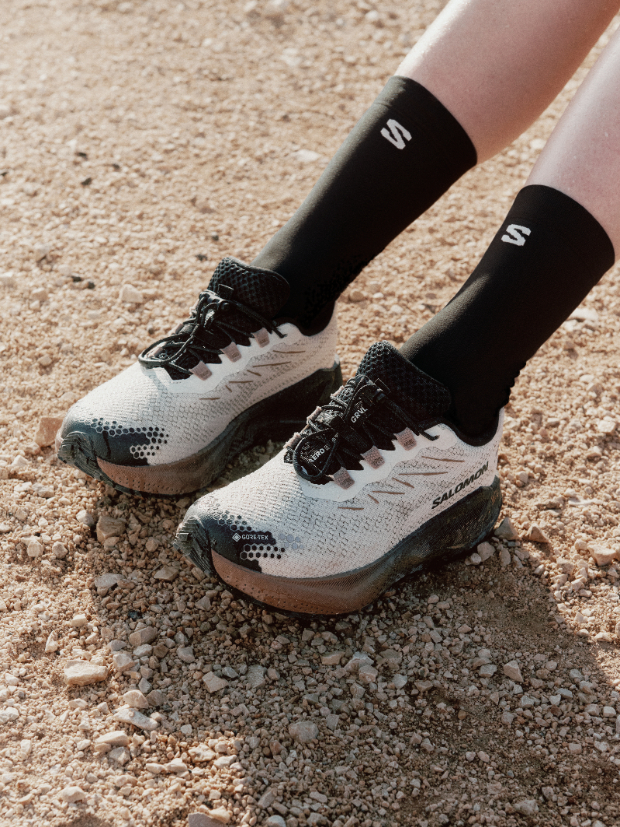 Corre libre entre superficies con la nueva Salomon Aero Blaze 4 GRVL GTX