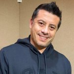 Esposa de Leandro Martínez aclara estado de salud del cantante tras paso por urgencias