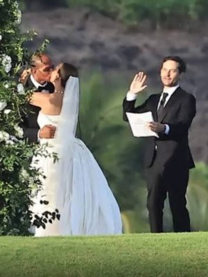 Tobey Maguire oficia la boda de su ex esposa