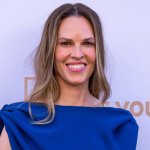 Hilary Swank anuncia su nuevo embarazo a los 52 años