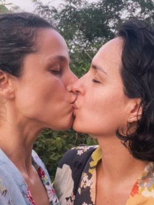 Fernanda Urrejola y Francisca alegría celebran 9 años juntas: "Amando radicalmente"