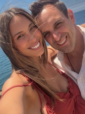Vanesa Borghi y su novio realizaron ceremonia en Rapa Nui previo a su matrimonio