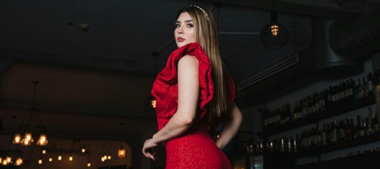 Cómo vestirse para una fiesta: vestidos, blazers y accesorios para distintos eventos